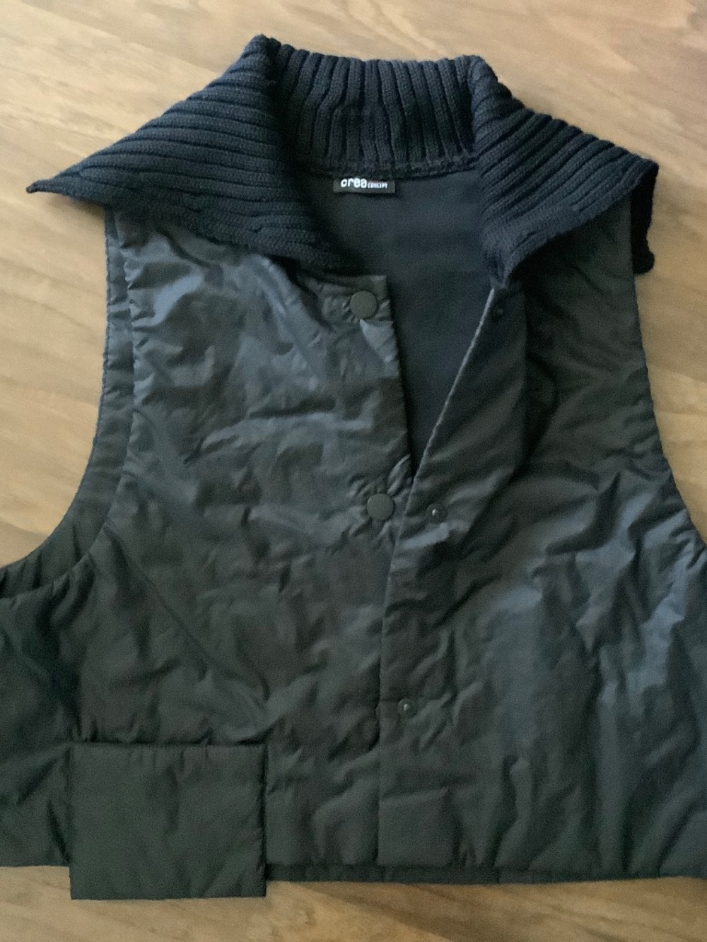 Crea Concept black quilted cropped vest